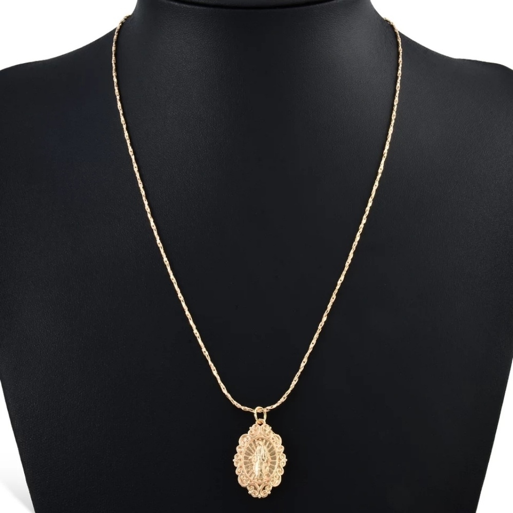 Gold Mother Mary Necklace B20 - Picture 1 of 1